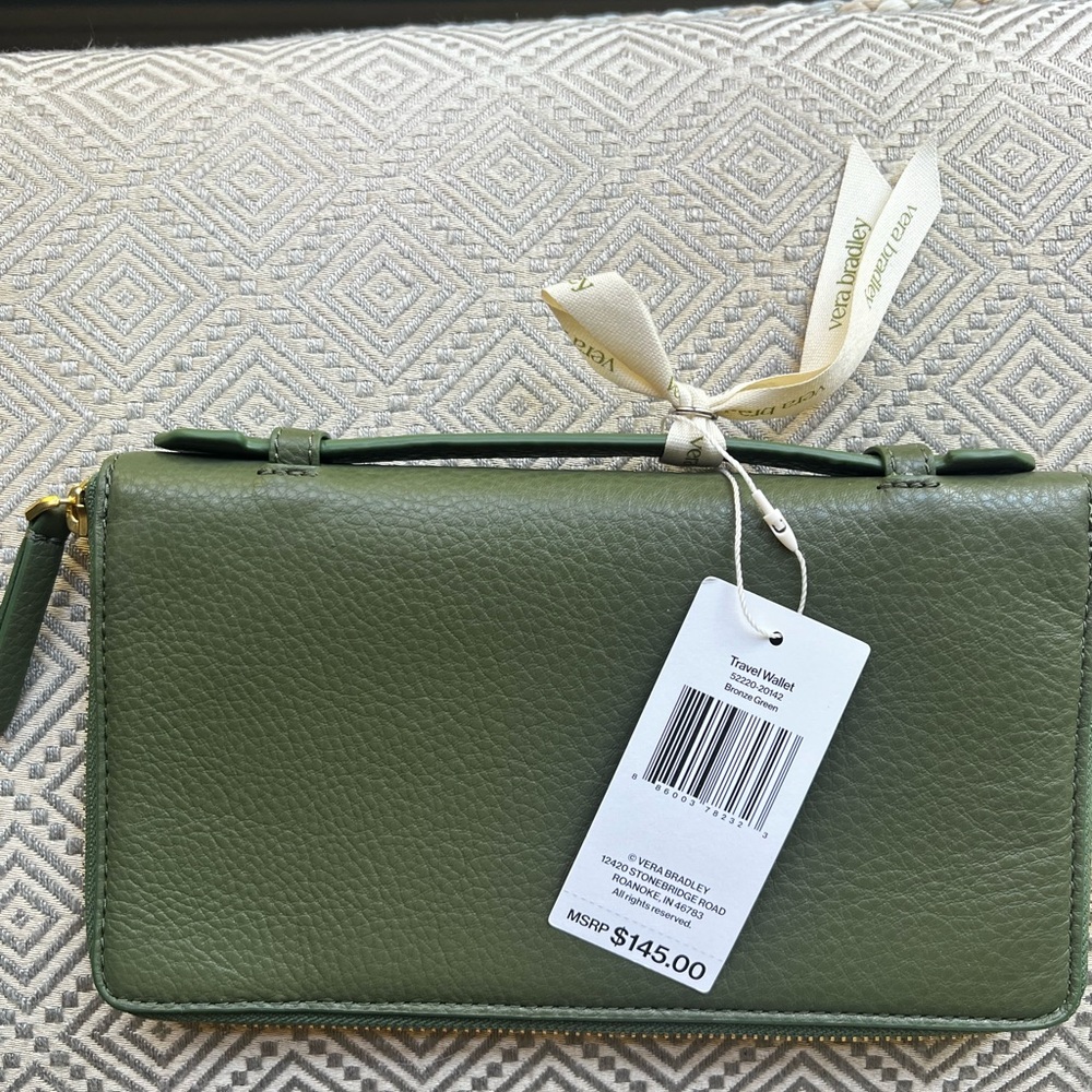 Elegant Vera Bradley Green Leather Women's Travel Wallet - Picture 1 of 7